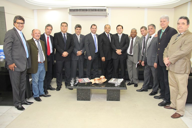 Comissão recepciona o Prefeito