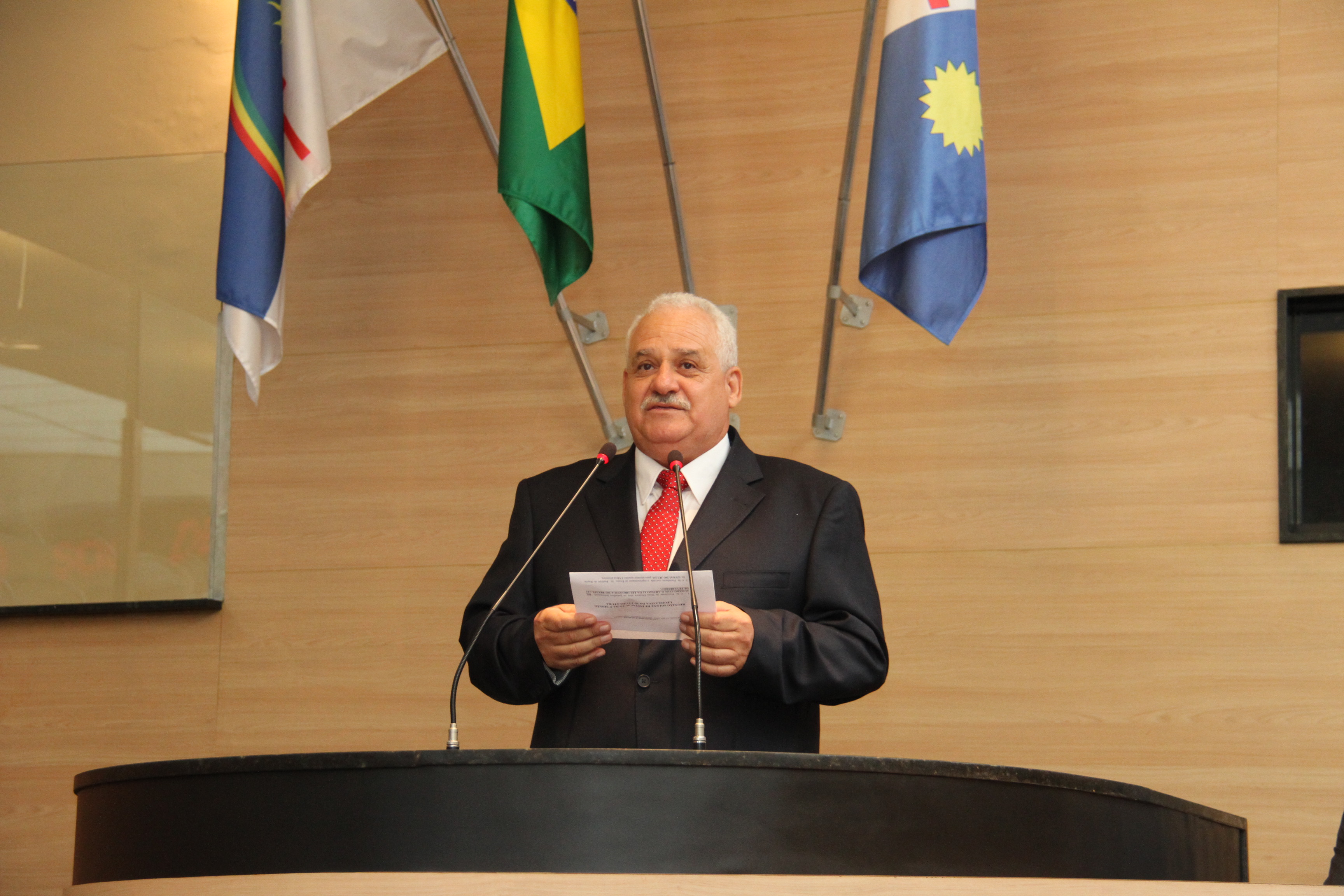 Vereador em discurso de posse