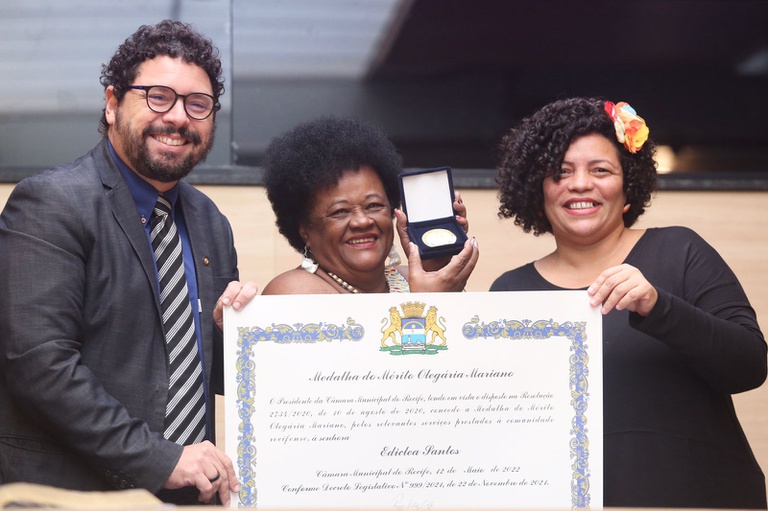 Câmara concede Medalha Olegária Mariano à ativista Edicléa Santos