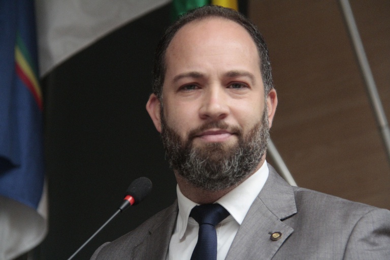 Víctor André Gomes repercute reportagem sobre mobilidade urbana na cidade
