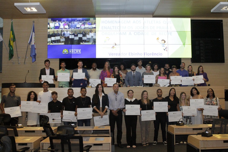 Reunião solene homenageia atletas de esportes de praia