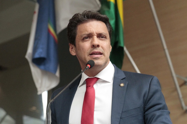 Fred Ferreira sugere mudança em projeto de lei