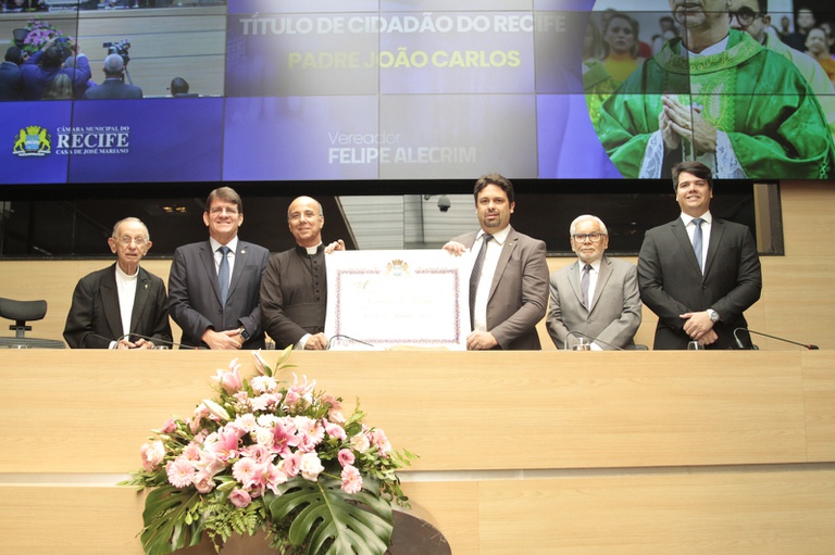 Padre João Carlos Magalhães Silva é cidadão recifense