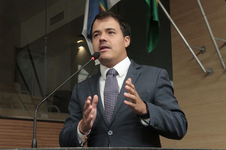 Rodrigo Coutinho ressalta o incentivo ao vôlei no Recife