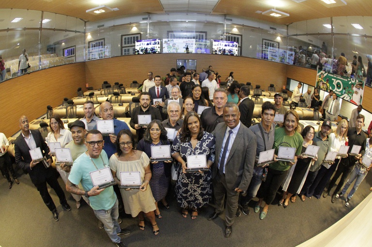 Solene celebra aniversário de 30 anos da ONG Oásis da Liberdade