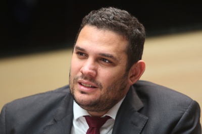 Eriberto Rafael propõe estacionamento rotativo isento por duas horas para pessoas idosas, com TEA ou com deficiência