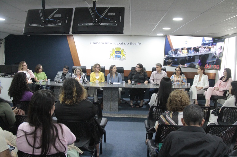 Audiência pública discute efeito de exposição às telas no desenvolvimento infantil Audiência pública discute efeito de exposição às telas no desenvolvimento infantil