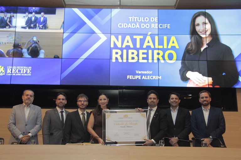 Câmara entrega Título de Cidadã do Recife à jornalista Natalia Ribeiro