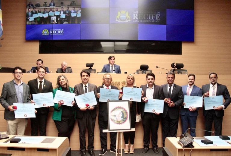 Câmara sedia entrega de prêmio em alusão a Dia do Professor Câmara sedia entrega de prêmio em alusão a Dia do Professor