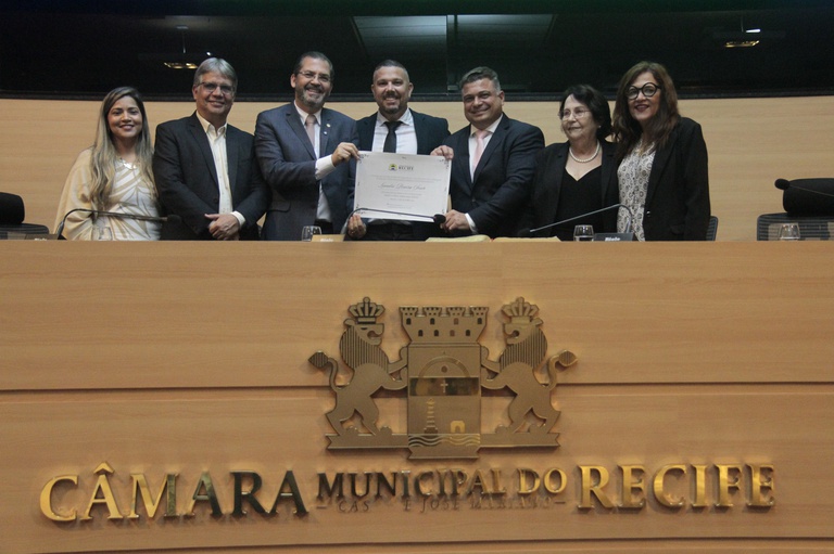 Leandro Pereira Souto é homenageado em solene Leandro Pereira Souto é homenageado em solene