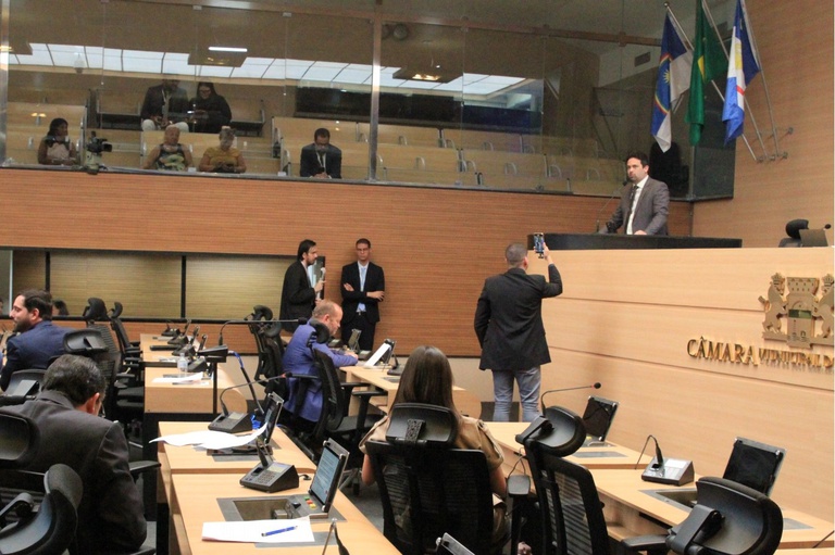 Vereadores discutem requerimentos sobre direito à moradia Vereadores discutem requerimentos sobre direito à moradia