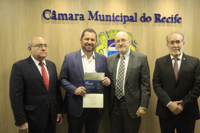 Desembargadores do TJPE visitam a Câmara do Recife