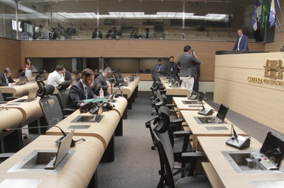 Câmara aprova requerimentos de apoio a Vini Júnior