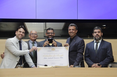 Câmara concede Título de Cidadão do Recife a Túlio Andrade Carneiro Filho