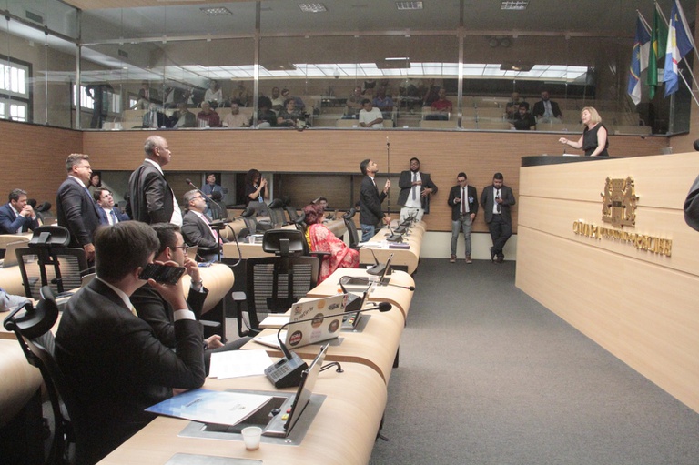 Plenário debate aplausos ao Memorial da Democracia, ao Agente Secreto e outros requerimentos