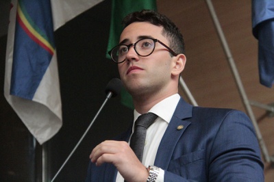 Thiago Medina reclama do resultado da votação