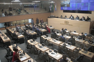 Vereadores debatem solicitações de serviços de infraestrutura para a cidade