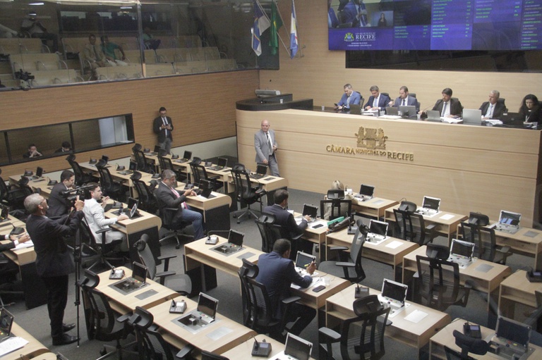 Vereadores discutem fiscalização em habitacional no Arruda