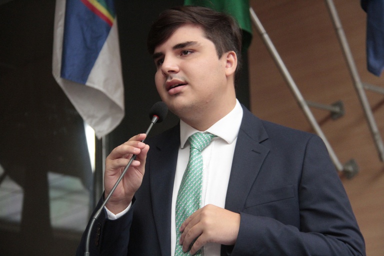 Alef Collins discute bloco de projetos de decretos legislativos