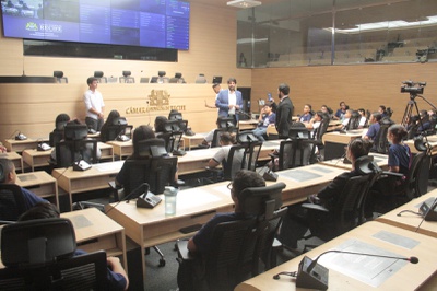 Alunos de escola do Córrego do Euclides visita Câmara Municipal