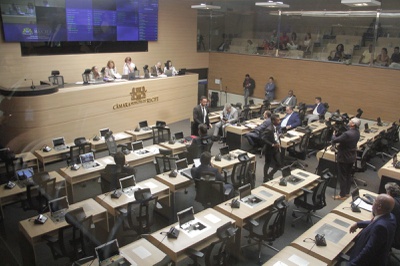 Câmara aprova moções de repúdio a Valdemar da Costa Neto e a Renan Santos