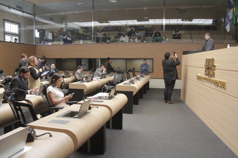 Câmara concede voto de aplausos à general Cláudia Lima Gusmão Cacho