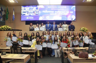 Com homenagem, Câmara reconhece mulheres influentes no meio digital