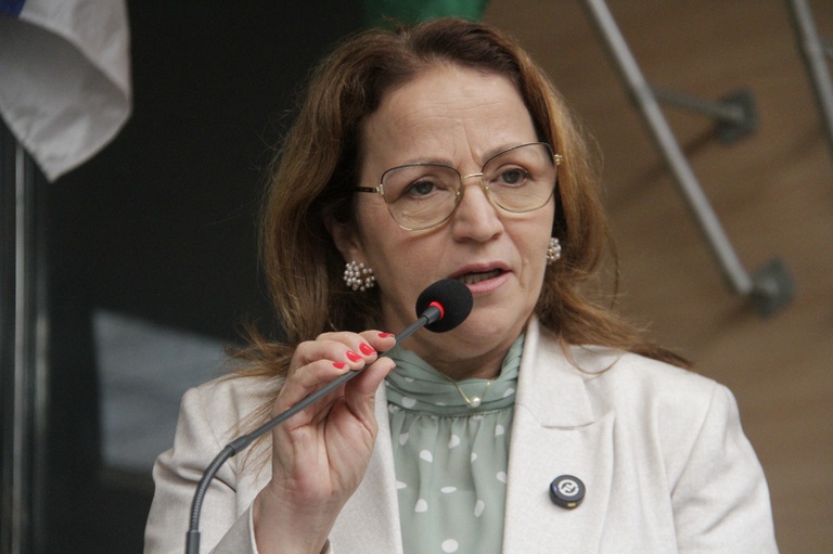Em discurso sobre Mês da Mulher, Ana Lúcia pede respeito a mulheres em espaços de destaque