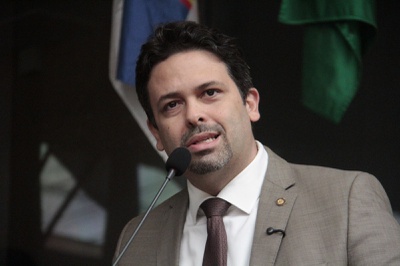 Felipe Alecrim pede valorização de servidores e melhorias na educação