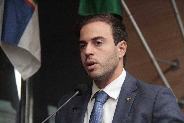 Gilson Machado Filho apresenta voto de aplausos para "Júlio Mamute"