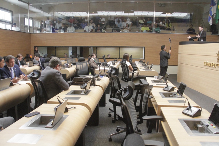 Vereadores debatem bloco de requerimentos com pedidos de serviços para a cidade