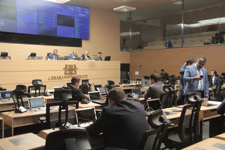 Vereadores debatem decretos legislativos