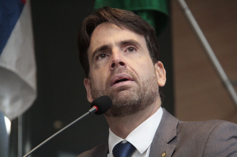 Eduardo Moura destaca requerimentos com solicitação de serviços na pauta de votação