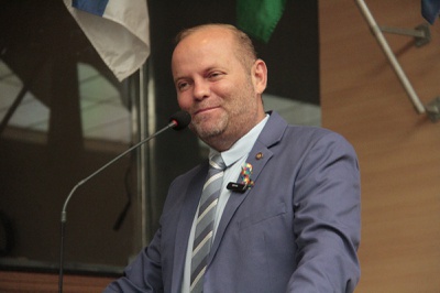 Fabiano Ferraz comemora expansão de ZEIS na Várzea