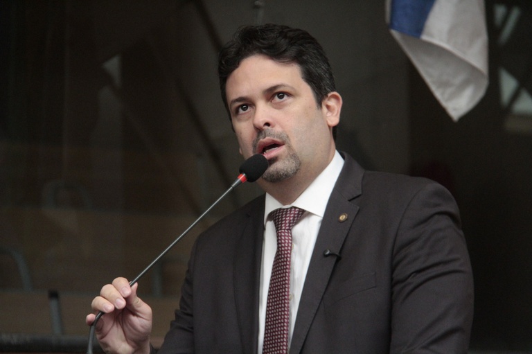 Felipe Alecrim alerta para a falta de agentes sociais no Recife