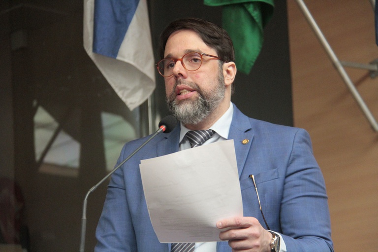 Paulo Muniz pede fiscalização de patinetes elétricos compartilhados