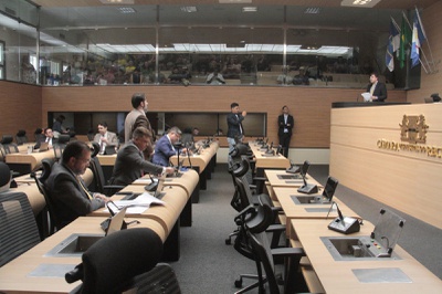 Plenário aprova requerimentos solicitando serviços diversos