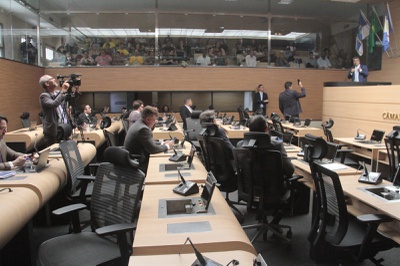 Vereadores debatem atraso salarial de vigilantes terceirizados do Estado
