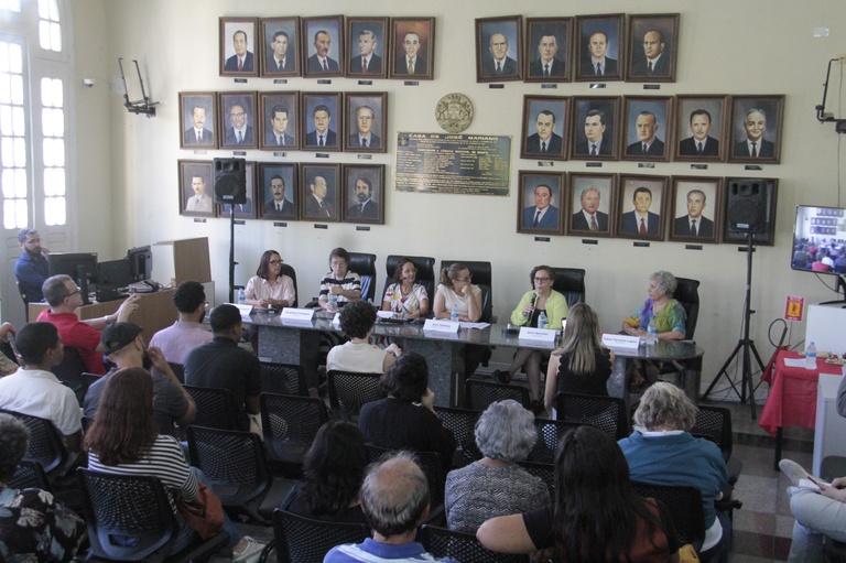 Audiência pública debate a regulamentação da profissão de arteterapia