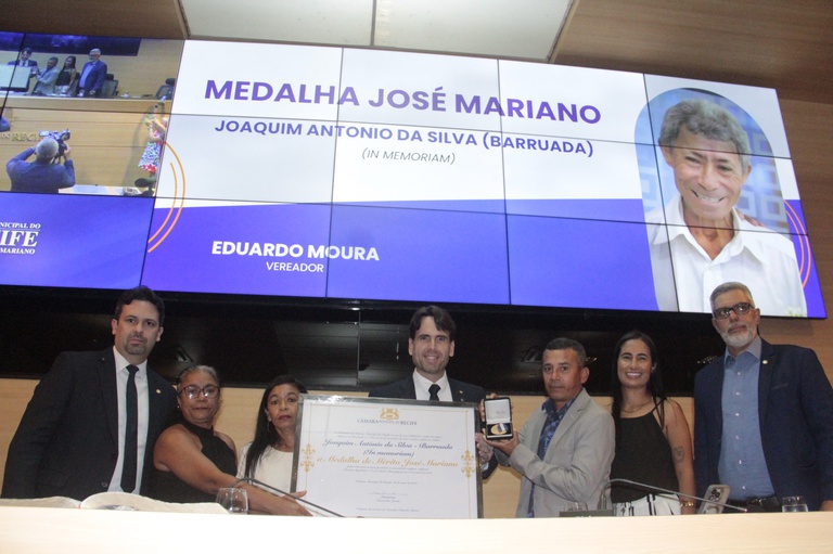 Câmara do Recife presta homenagem póstuma ao vendedor Barruada