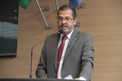 Carlos Muniz anuncia que obras da fachada da Basílica da Penha já começaram