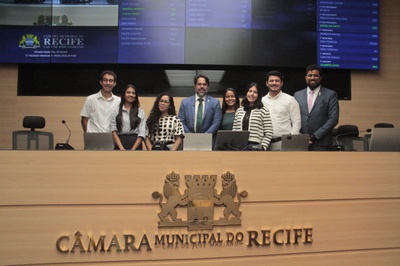Estudantes de Direito da Faculdade Nova Roma visitam a Câmara do Recife