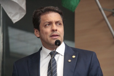 Fred Ferreira lamenta pontos de lixo em frente à igrejas evangélicas