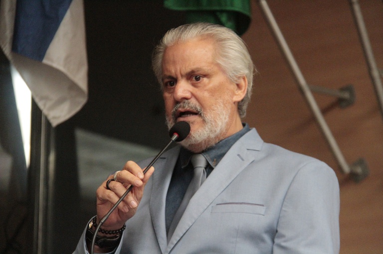 Osmar Ricardo destaca voto de aplausos ao advogado Nivaldo de Souza Júnior