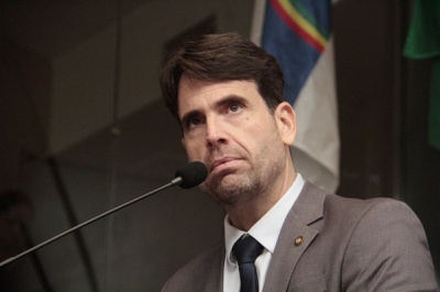Eduardo Moura critica gastos da Prefeitura com obras públicas