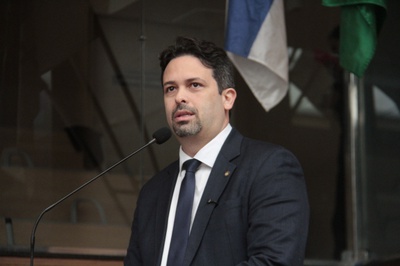 Felipe Alecrim debate requerimento que parabeniza Arquidiocese de Olinda e Recife
