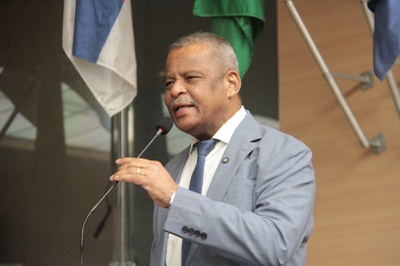Luiz Eustáquio alerta sobre problemas em hospitais do Estado
