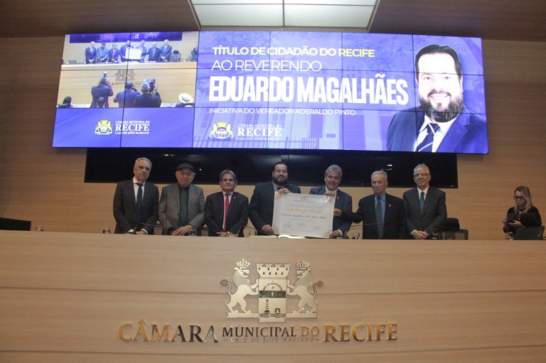 Reverendo Eduardo Magalhães recebe o Título de Cidadão do Recife