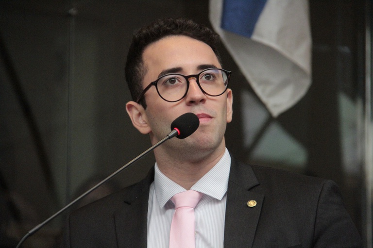 Thiago Medina faz críticas a ex-prefeito do Recife