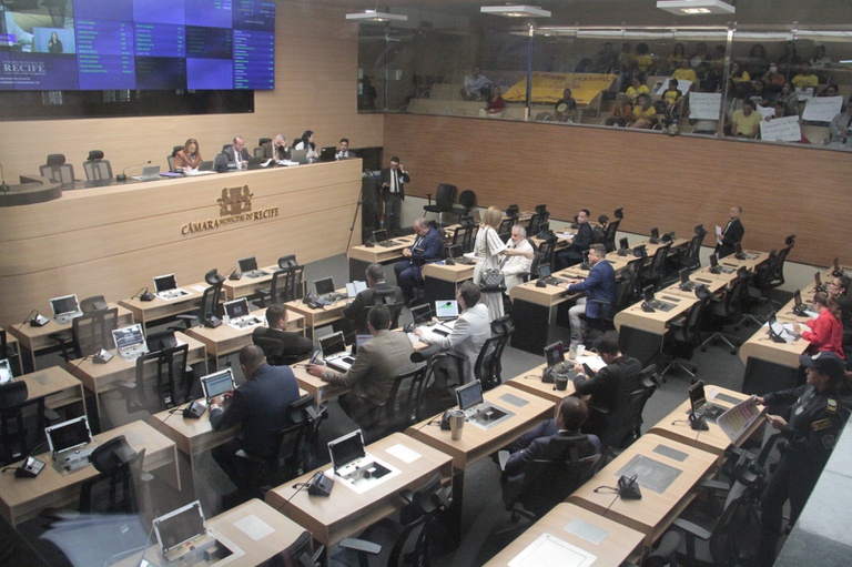 Vereadores repercutem ataques de tubarão